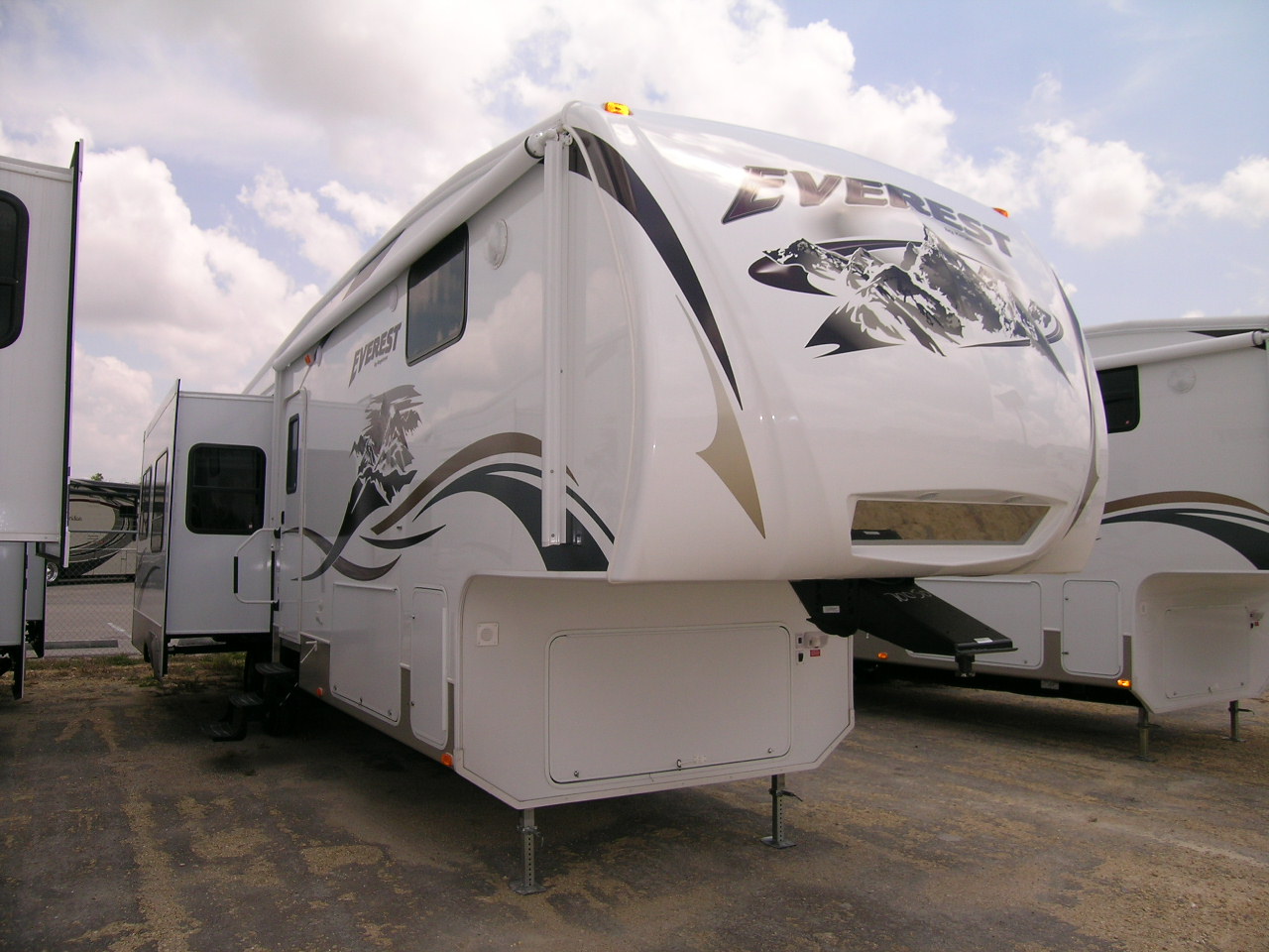 New 2010 Keystone Everest 348R Fifth Wheel For Sale